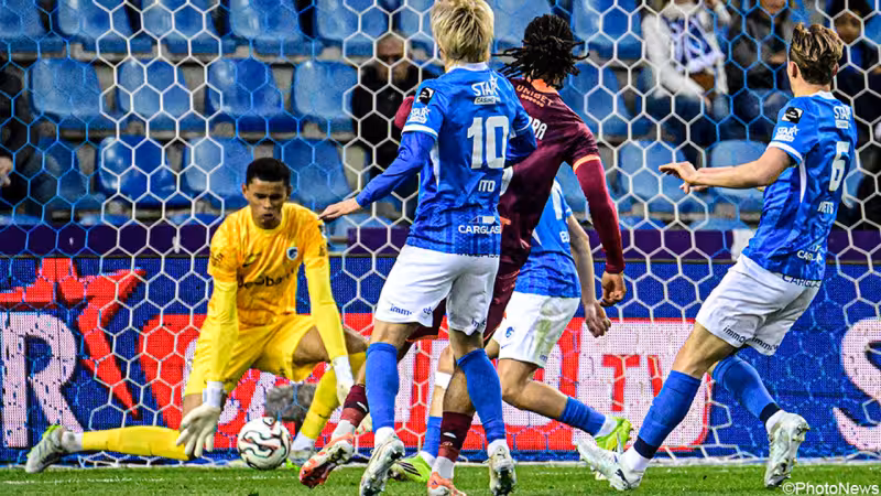 LIVE - Koné houdt Charleroi overeind met twee wereldreddingen, Genk dicteert het tempo, maar vergeet te scoren | sporza