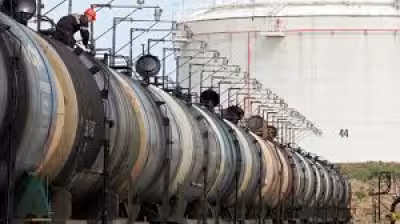 UK loosens Russian oil sanctions to ease fuel squeeze amid Ukraine war