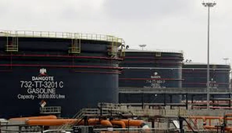 Standard Bank Pledges Backing for Dangote IPO After Lagos Refinery Visit